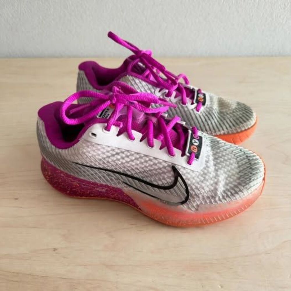 Nike Court Air Zoom Vapor 11 Premium NYC Women's 7 Silver Purple Tennis Shoes